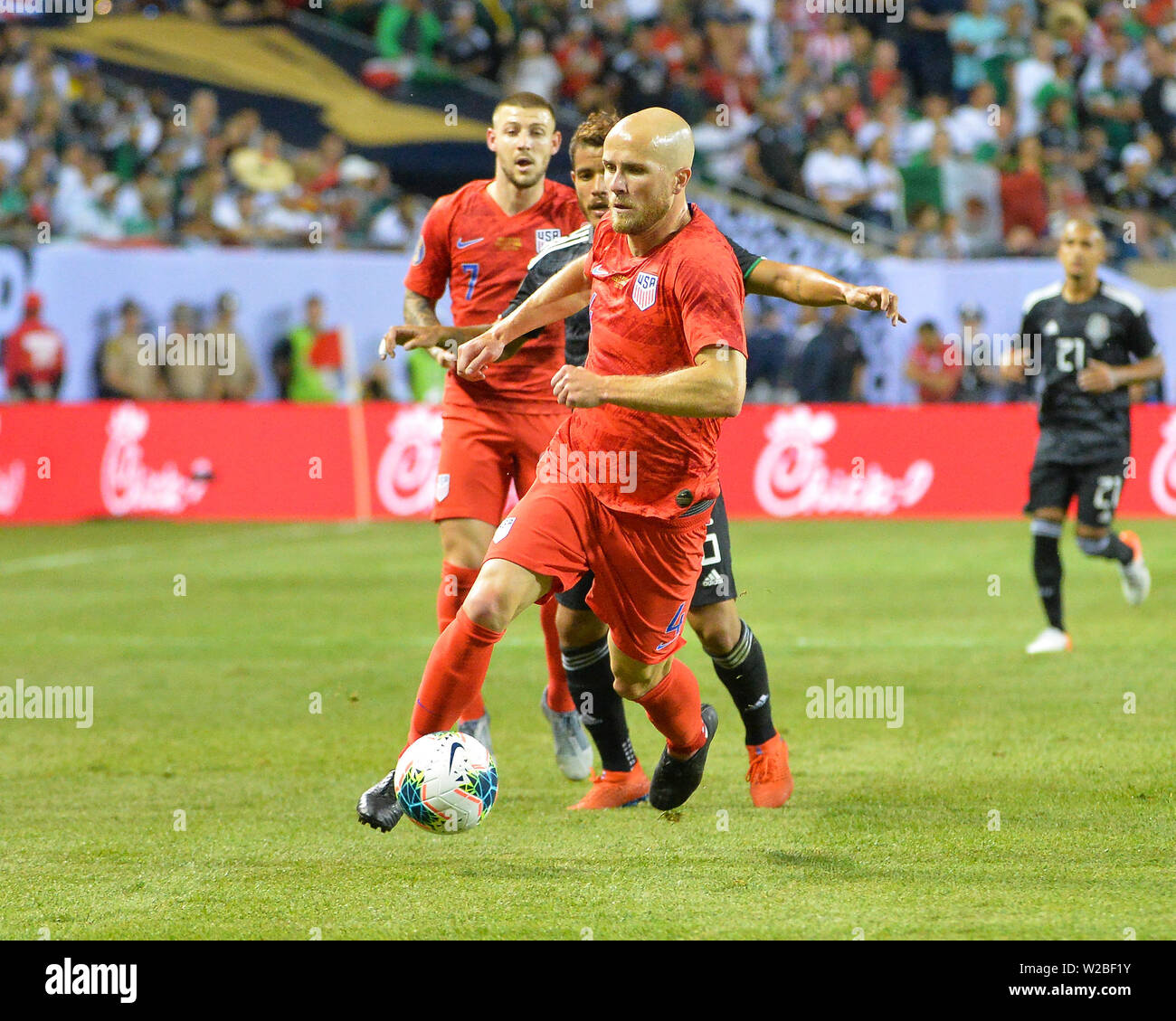 Chicago, IL, USA. 07th July, 2019. US midfielder, Michael Bradley (4), moves the ball downfield during the 2019 CONCACAF Gold Cup, championship match, between the United States and Mexico, at Soldier Field in Chicago, IL. Credit: Kevin Langley/CSM/Alamy Live News Stock Photo