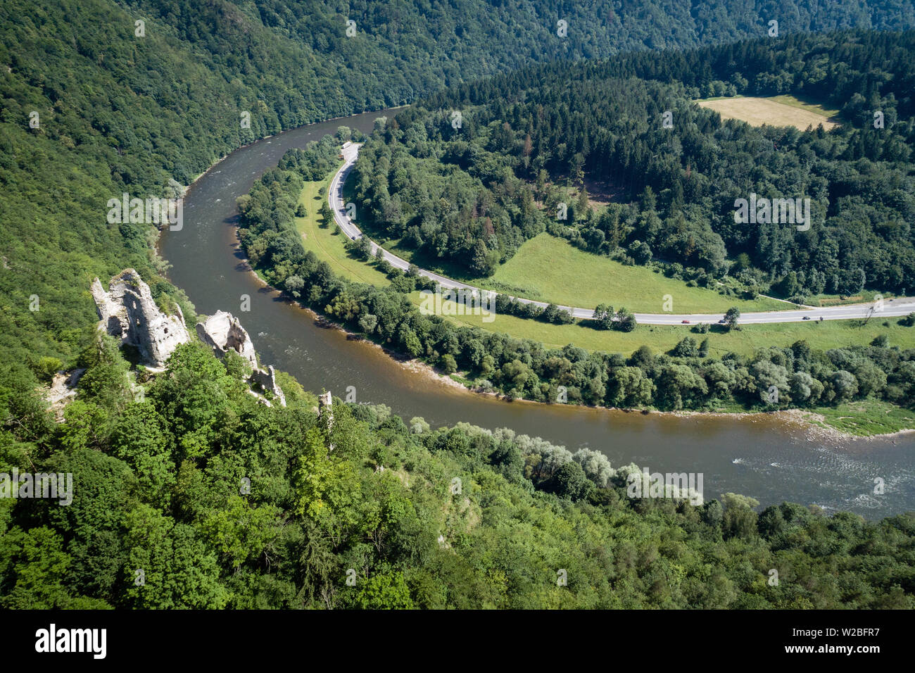 Domasinsky meander of Vah river, Starhrad ruins castle with road around, meadows, forest and hills of Lucanska Mala Fatra mountains, Slovakia Stock Photo