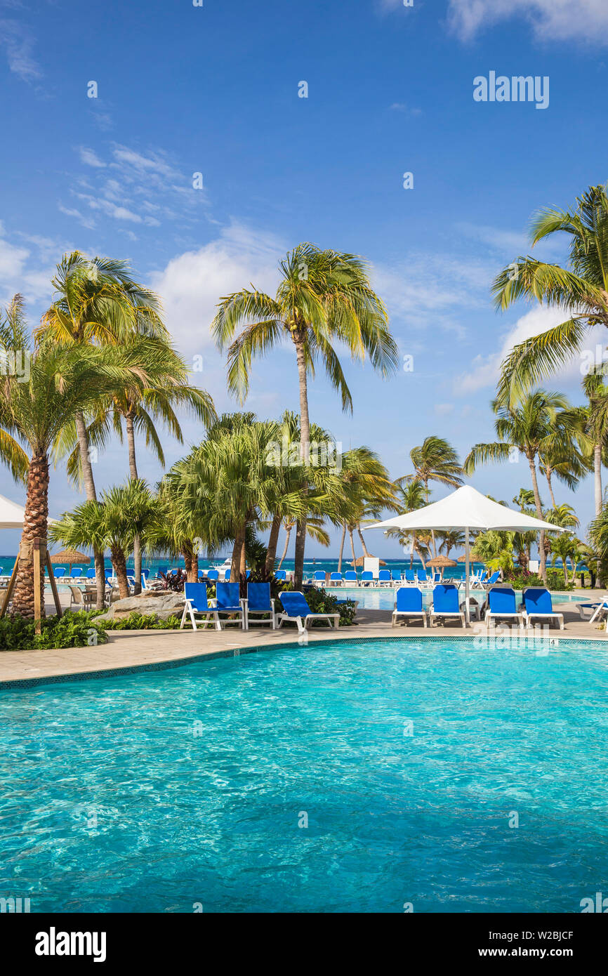 Caribbean, Netherland Antilles, Aruba, Swimming pool at Renaissance resort and casino - Ocean Suites Stock Photo