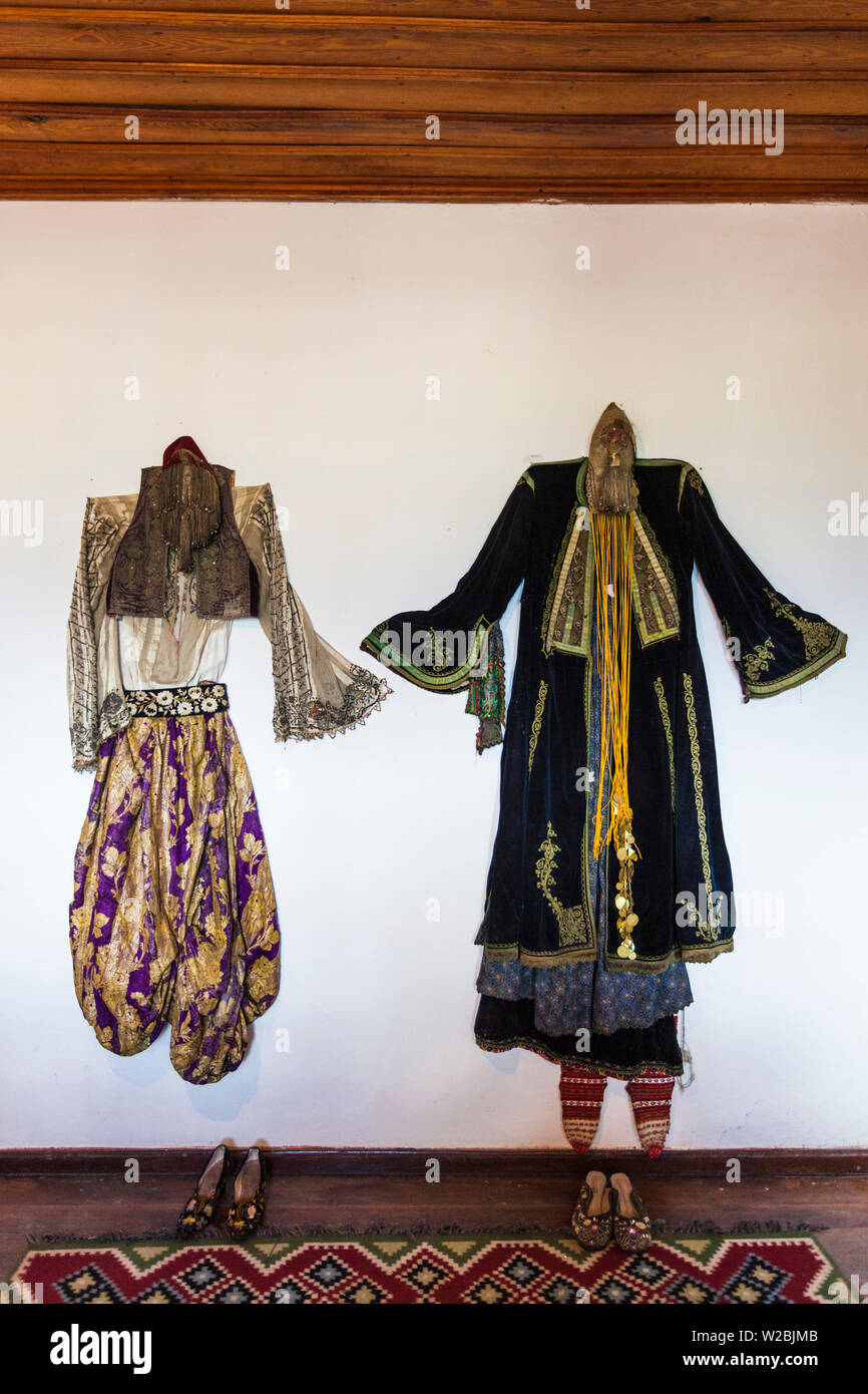 Albania traditional clothing hi-res stock photography and images - Alamy
