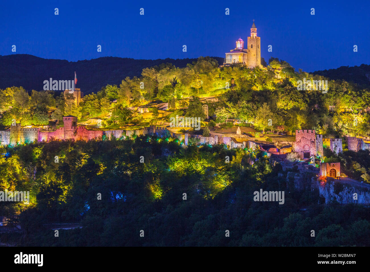 Bulgaria, Central Mountains, Veliko Tarnovo, Asenova, Old Fortress Area, Tsarevets Fortress, evening light show Stock Photo