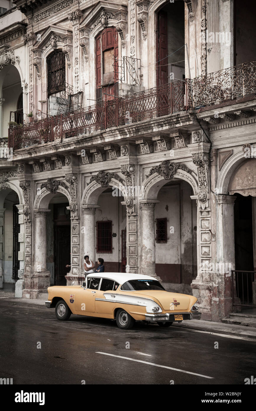 Classic American Car (Chevrolet), Paseo del Prado, Havana, Cuba Stock Photo