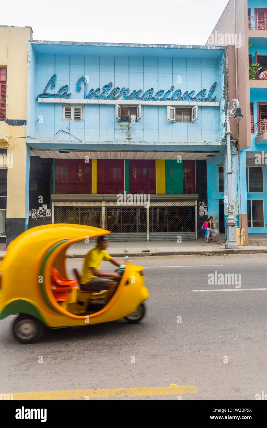 Cuba, Havana, Centro Habana, Avenida de Italia, Coco Taxi outside old department store Stock Photo