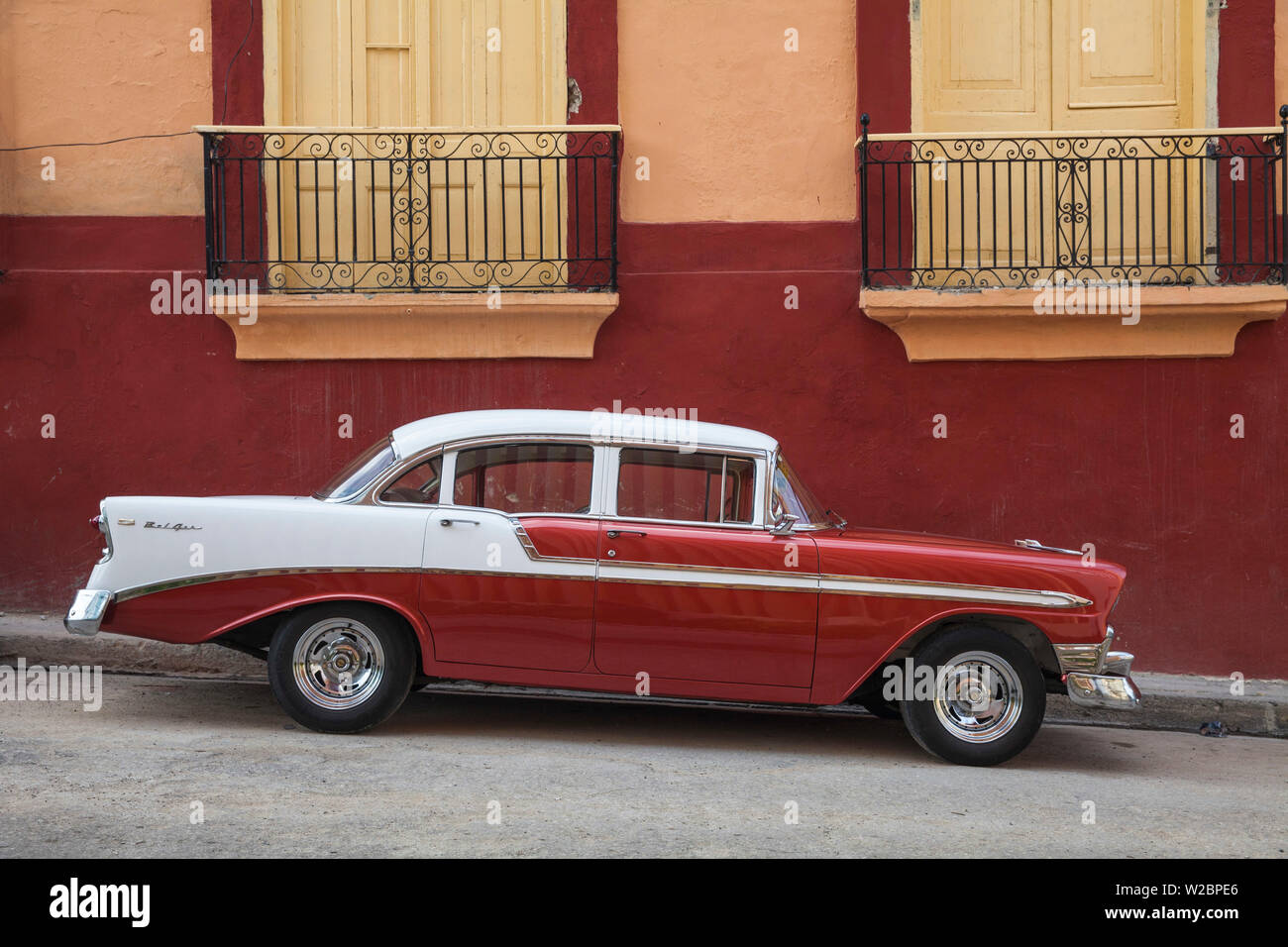 Cuba, Santiago de Cuba Province, Santiago de Cuba, Historical Center, Classic American car Stock Photo