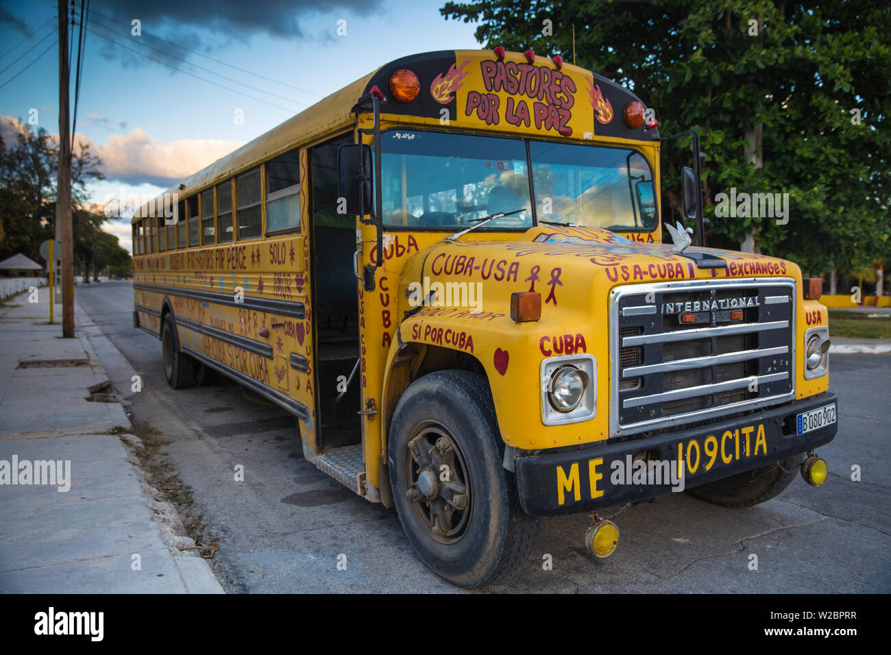Cuba, Varadero, American yellow school bus, given to aid USA - Cuban relations Stock Photo