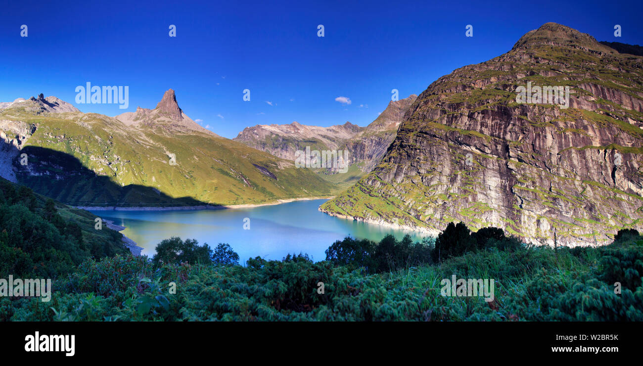 Switzerland, Graubunden, Vals, Zervreilasee Reservoir and Zervreilahorn Peak Stock Photo
