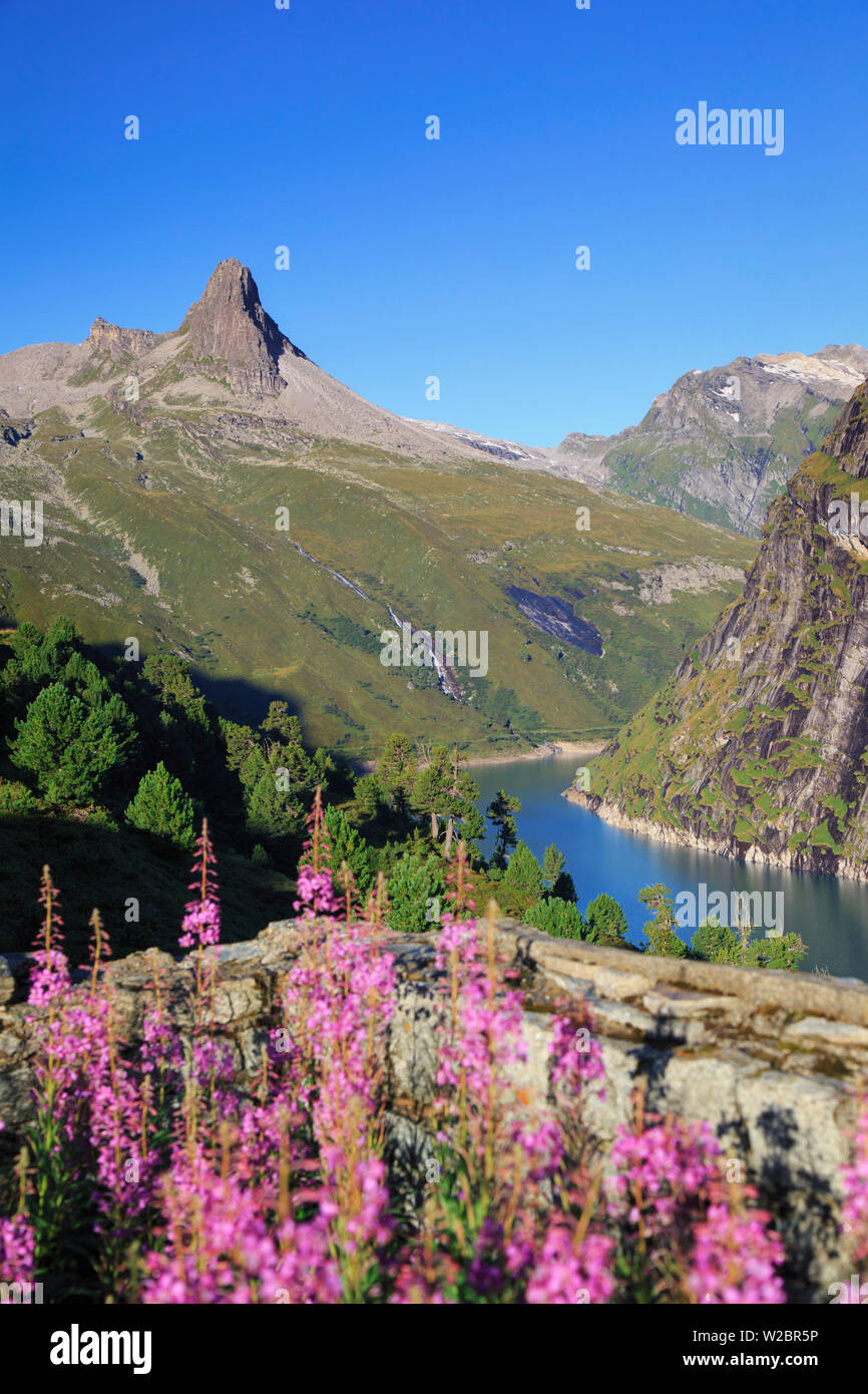 Switzerland, Graubunden, Vals, Zervreilasee Reservoir and Zervreilahorn Peak Stock Photo