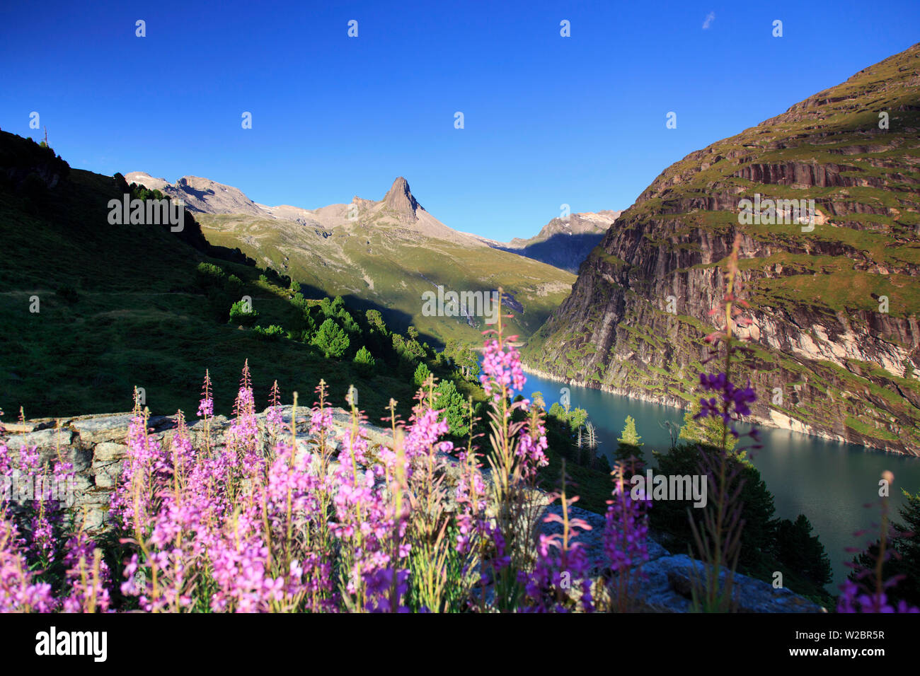 Switzerland, Graubunden, Vals, Zervreilasee Reservoir and Zervreilahorn Peak Stock Photo