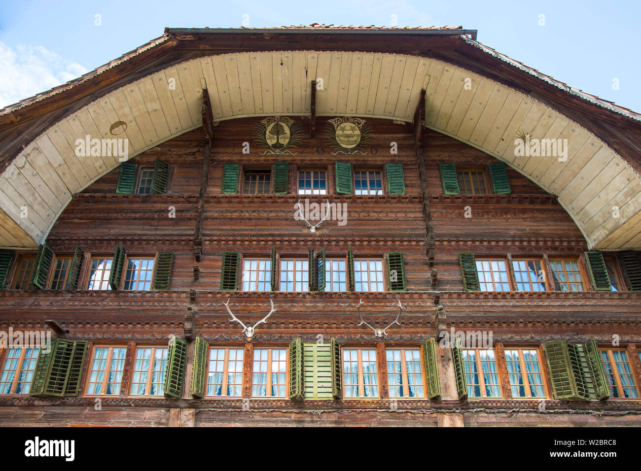 Traditional chalet, Simmental Valley, Berner Oberland, Switzerland ...