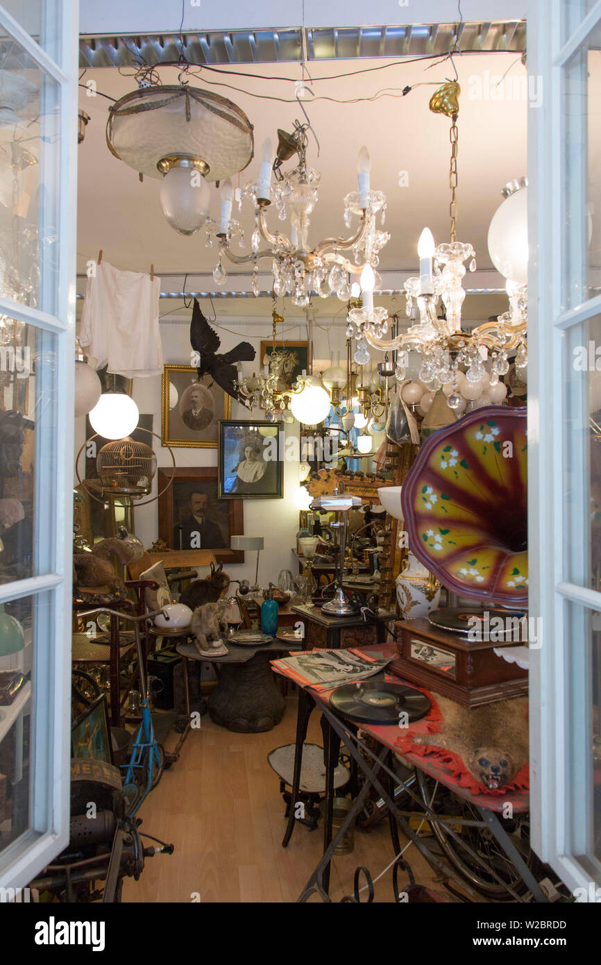 Antiques shop, Bern (Berne), Berner Oberland, Switzerland Stock Photo