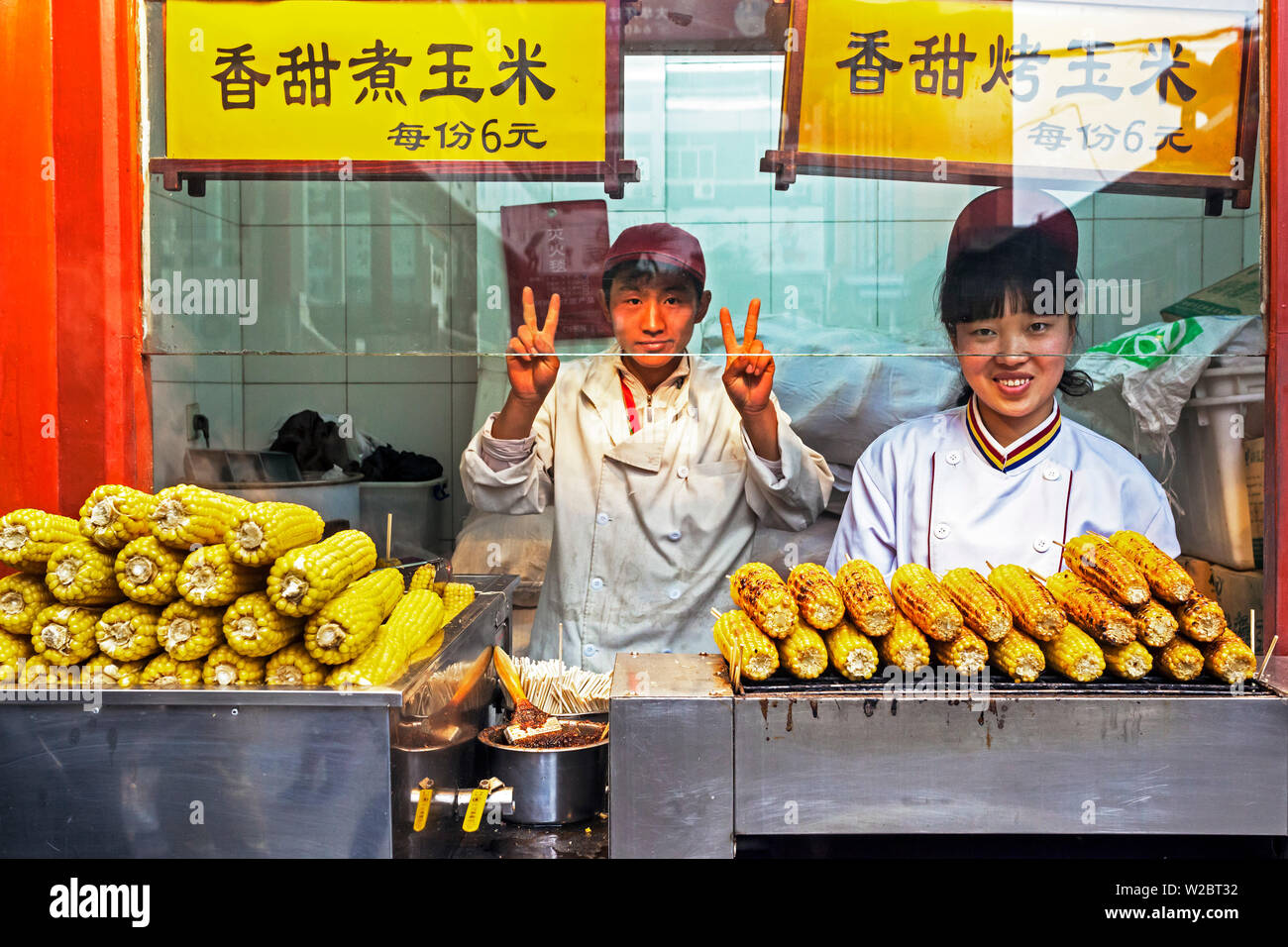 China, Beijing, Wanfujing Street night market, Sweetcorn stall Stock Photo