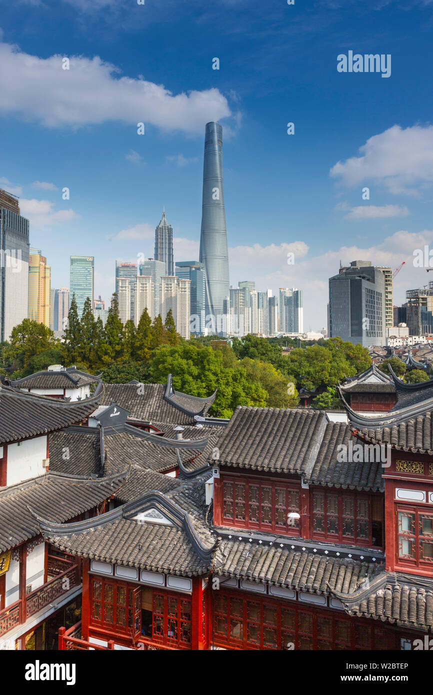 YuYuan Gardens and Bazaar with the Shanghai Tower behind, Old Town, Shanghai, China Stock Photo