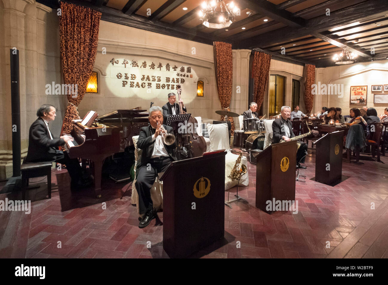 the-old-jazz-band-playing-in-the-peace-hotel-the-bund-shanghai-china