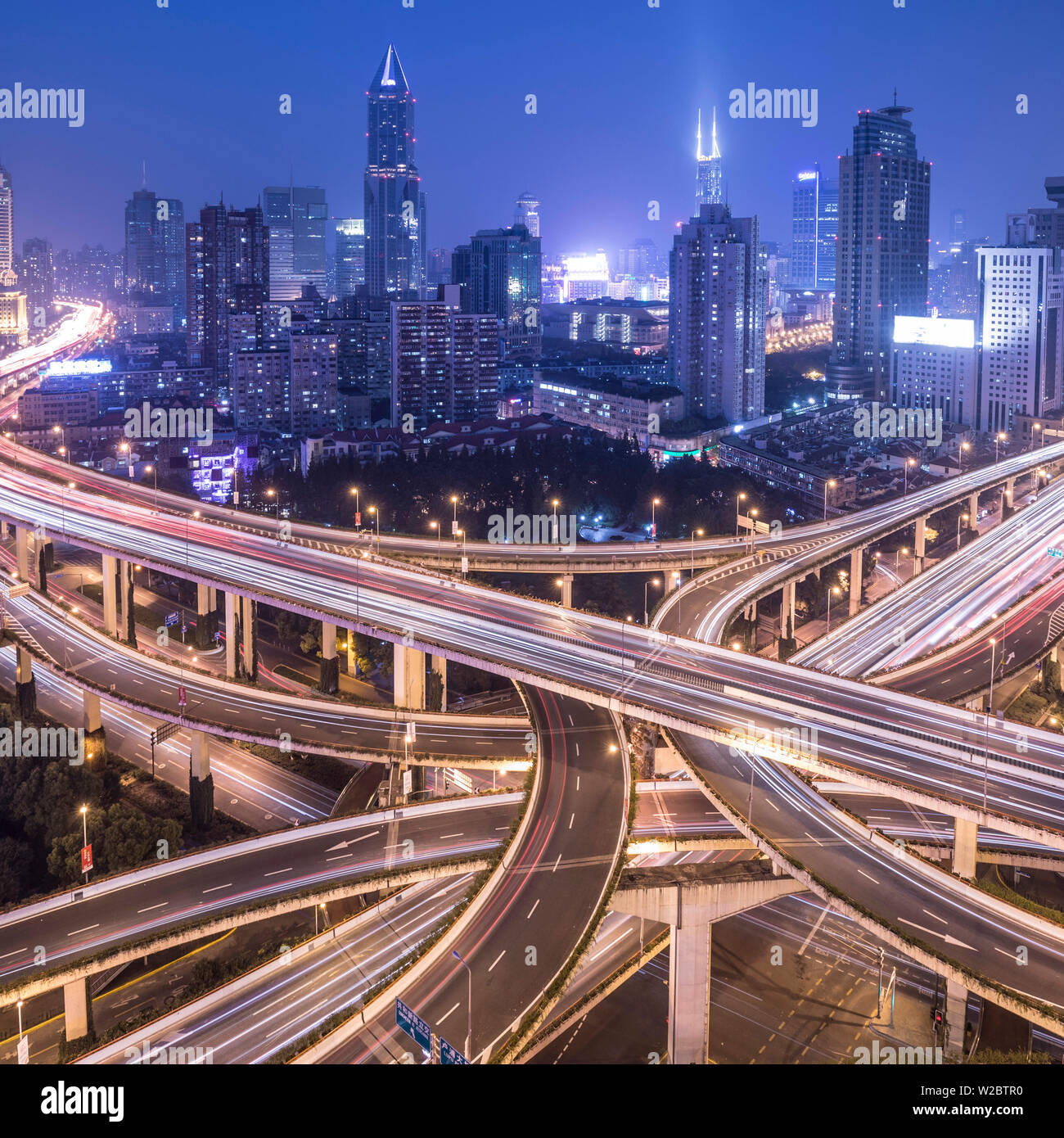 Elevated highway in the centre of Shanghai, China Stock Photo