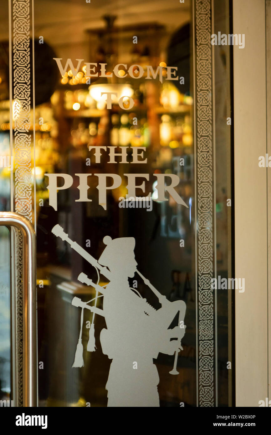 the Piper Pub at George Square in Glasgow Stock Photo