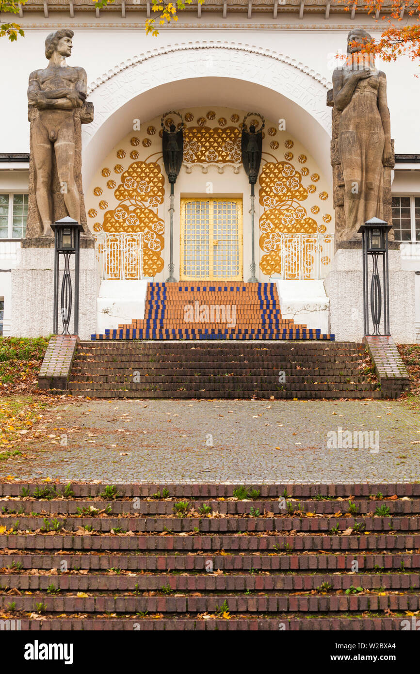 Germany, Hesse, Darmstadt, Mathildenhohe Kunstlerkolonie Park, Jugendstil doorway Stock Photo