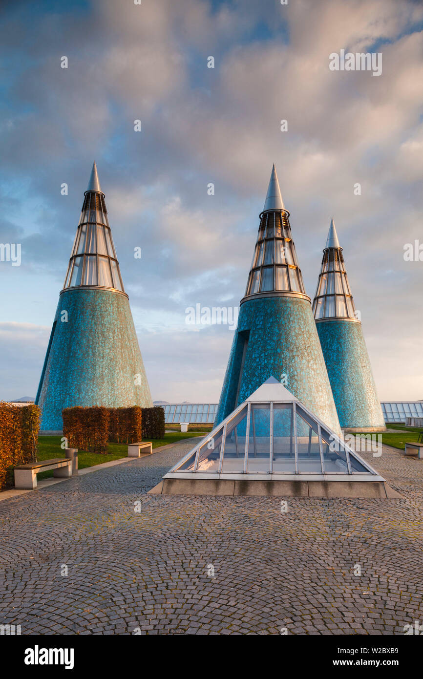 Germany, Nordrhein-Westfalen, Bonn, Museumsmeile, Bundeskunsthalle, museum of technology and art, rooftop towers Stock Photo