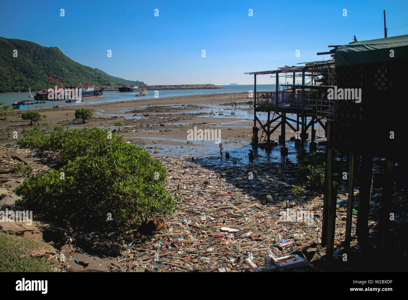 Plastic pollution river china hi-res stock photography and images - Alamy