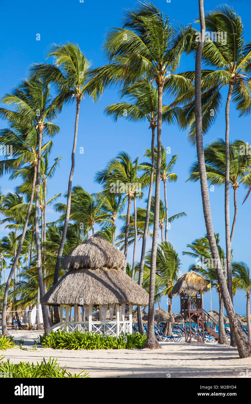 Dominican Republic, Punta Cana, Playa Cabeza de Toro, Thatched gazebo at Dreams Palm Beach resort Stock Photo