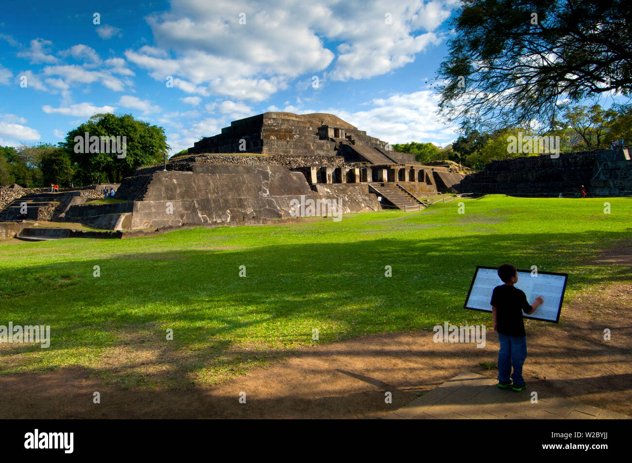 Tazumal Mayan Ruins, Located In Chalchuapa, El Salvador, Main Pyramid, Pre-Colombian Archeological Site, Most Important And Best Preserved Mayan Ruins In El Salvador, Tazumal Translates To 'The Place Where The Victims Were Burned', Department Of Santa Ana Stock Photo
