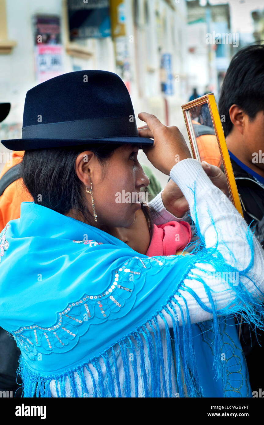 Saquisili Market, Quechua Indian Shopping For A Hat, Trying On Hats In Front of A Mirror, Saquisili, Cotopaxi Province, Ecuador, Quechua is A Language Spoken By The Andean Native American, It Was The official Language of The Inca Empire Stock Photo