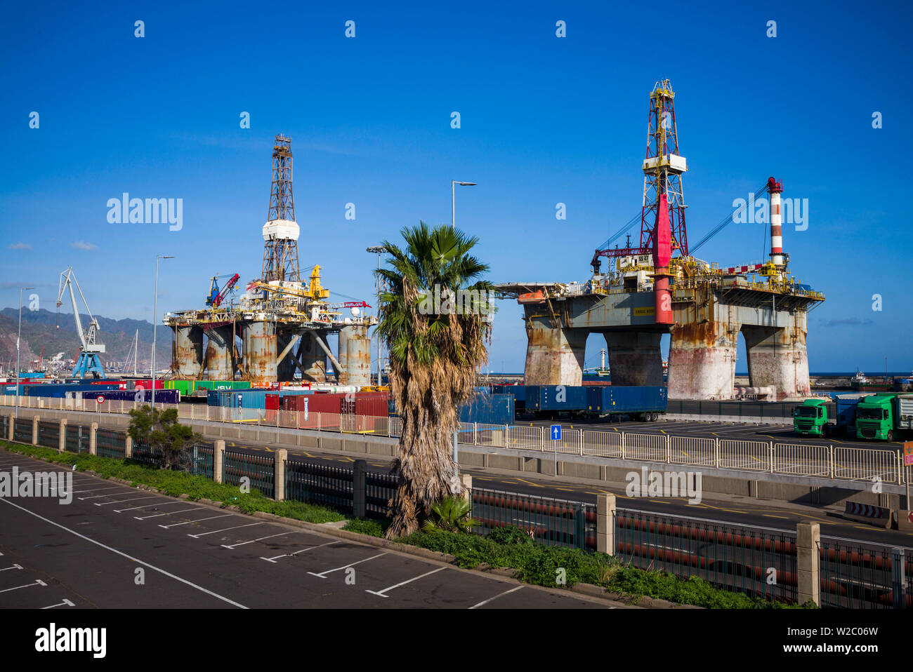 Spain, Canary Islands, Tenerife, Santa Cruz de Tenerife, oil drilling rigs in the port Stock Photo