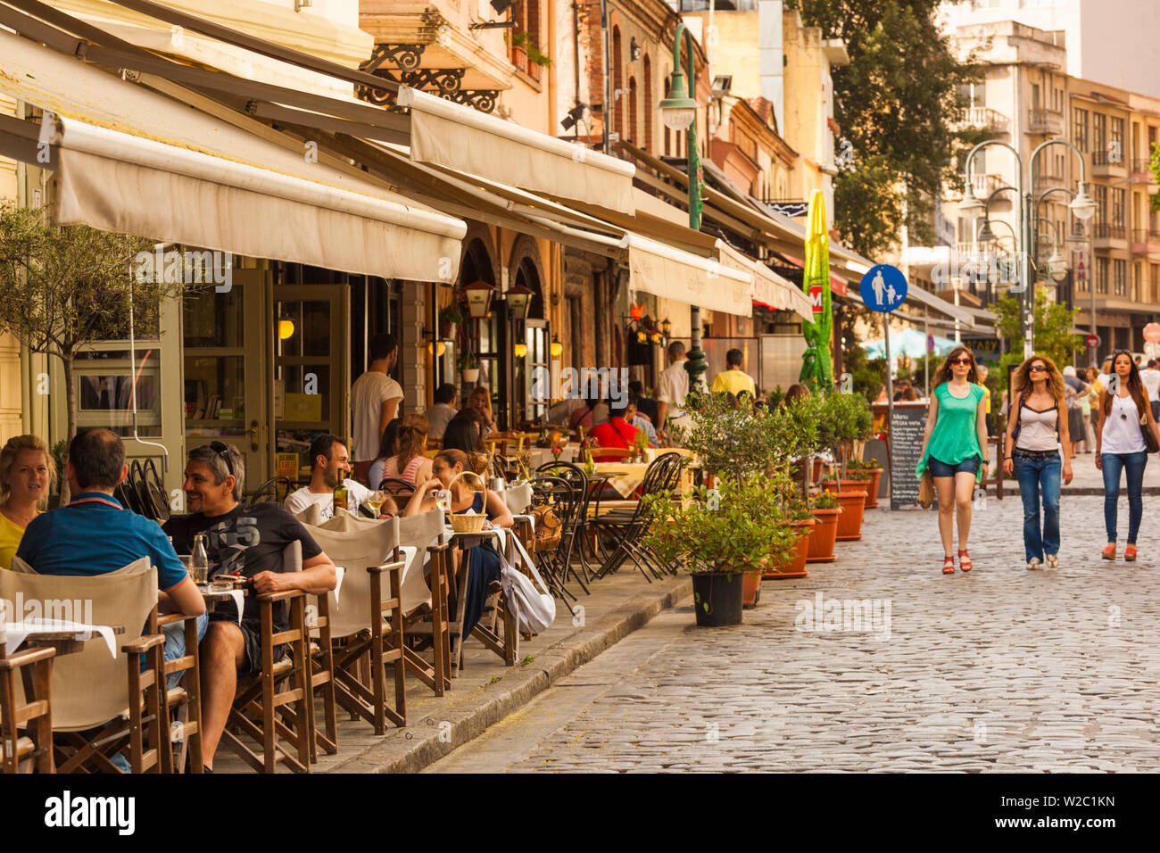 Greece, Central Macedonia Region, Thessaloniki, Ladadika Restaurant District, open air cafe Stock Photo