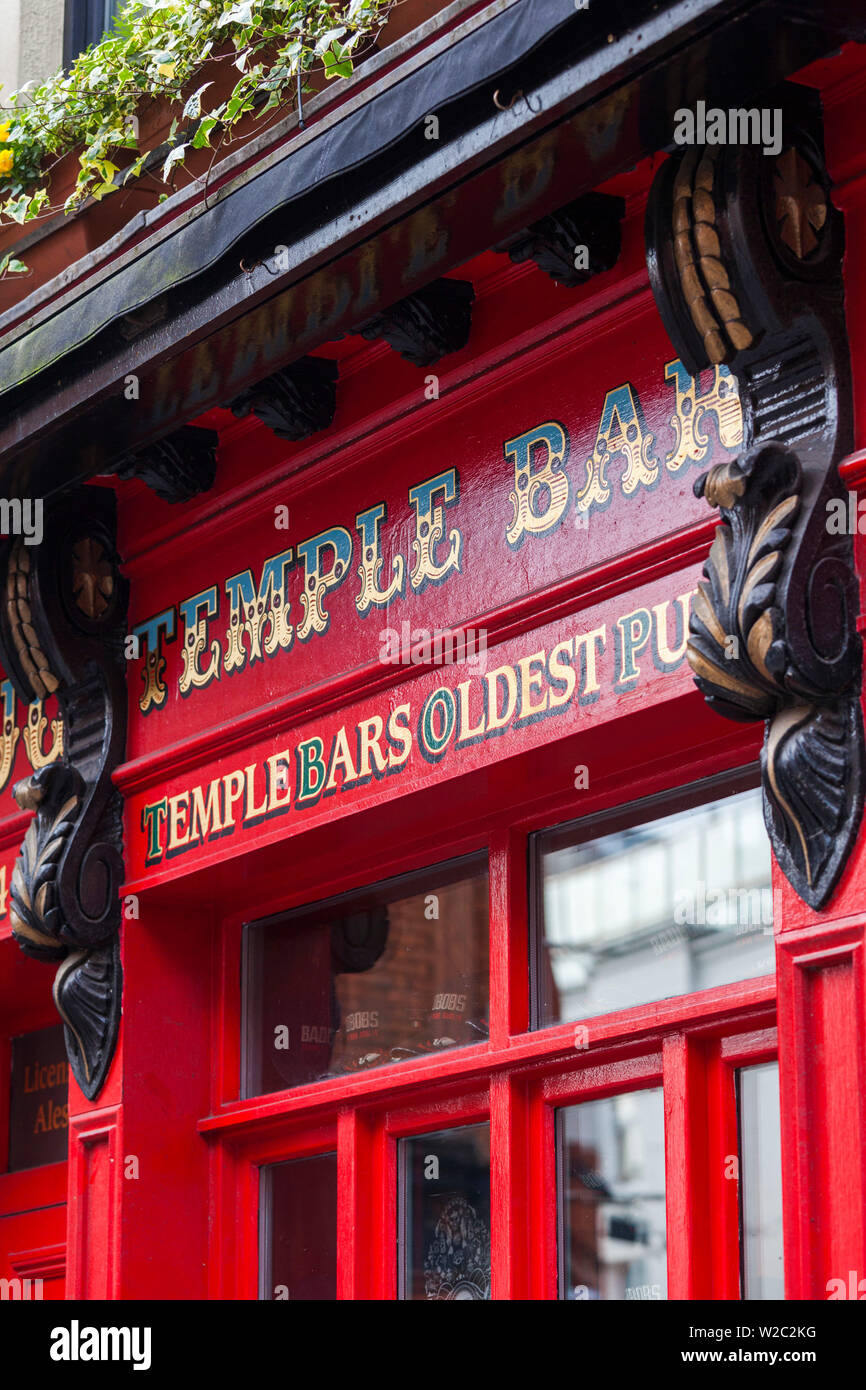 Ireland, Dublin, Temple Bar area, traditional pub exterior, The Temple Bar Pub Stock Photo