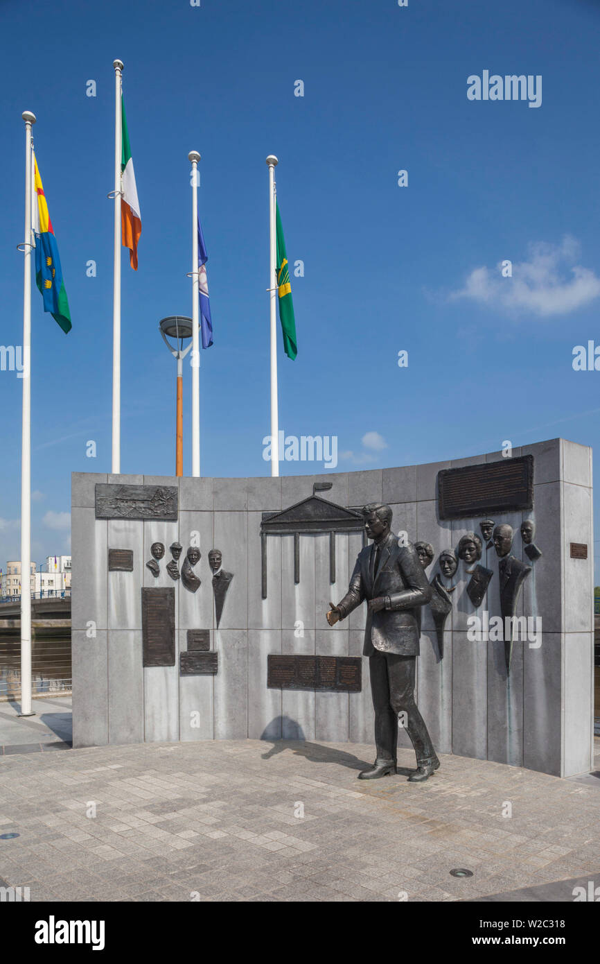 Ireland, County Wexford, New Ross, monument to US President J.F. Kennedy whose family emmigrated from New Ross Stock Photo
