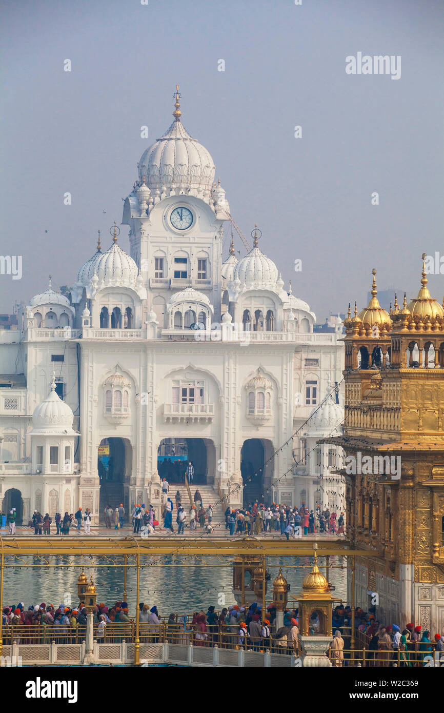 India, Punjab, Amritsar, Pilgrims at The Harmandir Sahib, known as The Golden Temple Stock Photo