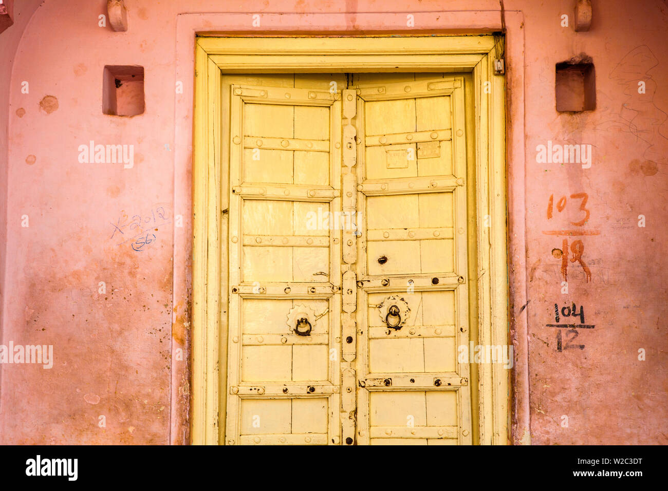 Old indian wood door hi-res stock photography and images - Alamy