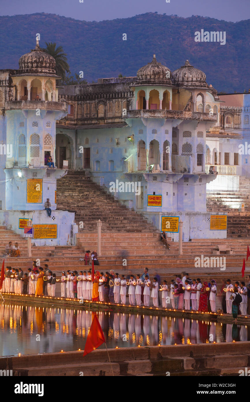 India, Rajasthan, Pushkar, lakeside ceremony during Pushkar Camel Fair Stock Photo