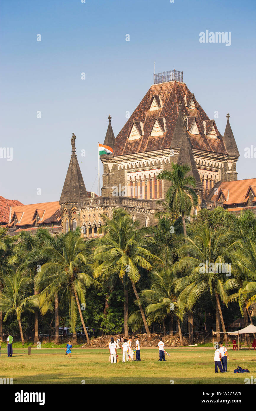India, Maharashtra, Mumbai, Fort area, Children playing cricket in the Oval Maiden, with Bombay High Court behind Stock Photo