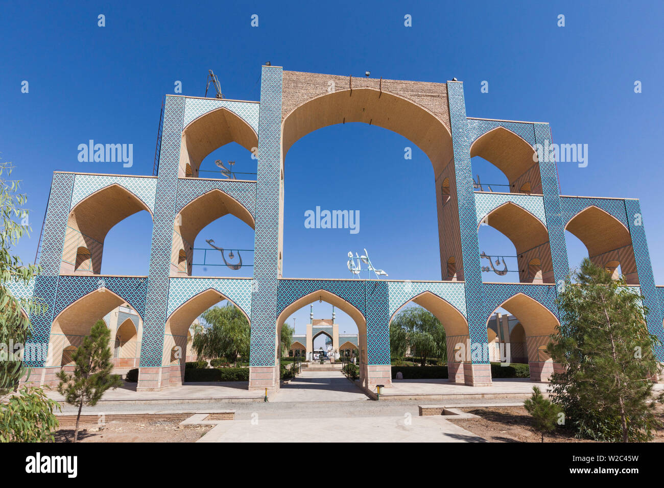 Iran, Central Iran, Kermanshah, ornamental gate and highway rest stop Stock Photo