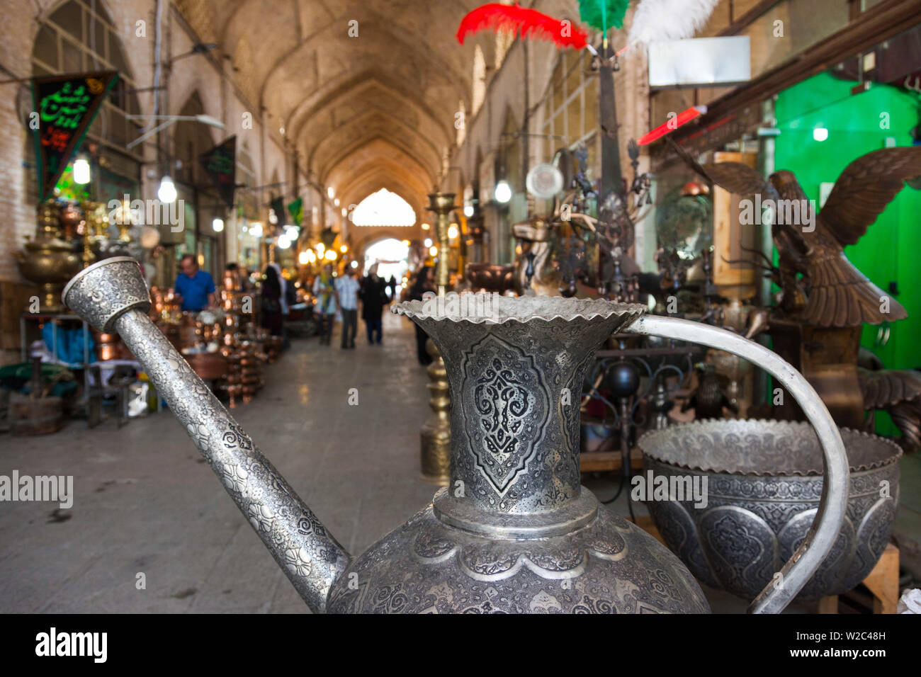 Iran, Central Iran, Esfahan, Bazar-e Bozorg market, metal pots Stock Photo