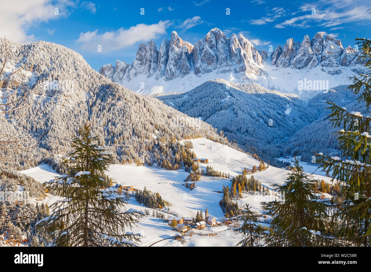 Winter snow; St. Magdalena village; Geisler Spitzen (3060m); Val di Funes; Dolomites mountains; Trentino-Alto Adige; South Tirol; Italy Stock Photo