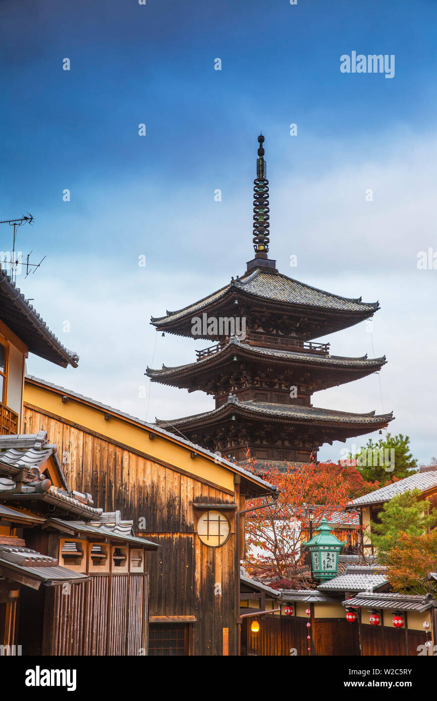 Japan, Kyoto, Higashiyama District, Gion, Yasaka Pagoda in Hokanji temple Stock Photo