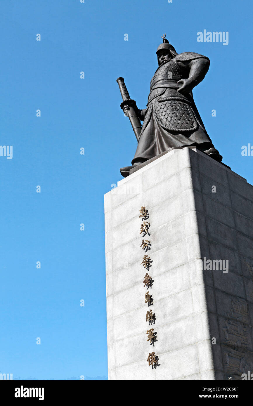 Admiral Yi Sun Sin Statue, Gwanghwamun Plaza, Gwanghwamun, Seoul, South Korea Stock Photo