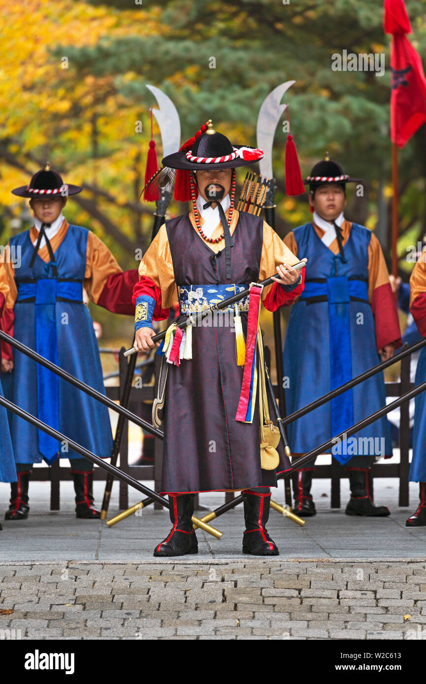 Changing of the Guard Ceremony, Deoksugung Palace, Gwanghwamun, Seoul, South Korea Stock Photo