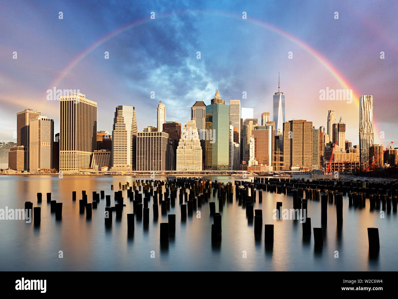 Clouds downtown manhattan skyline hi-res stock photography and images ...