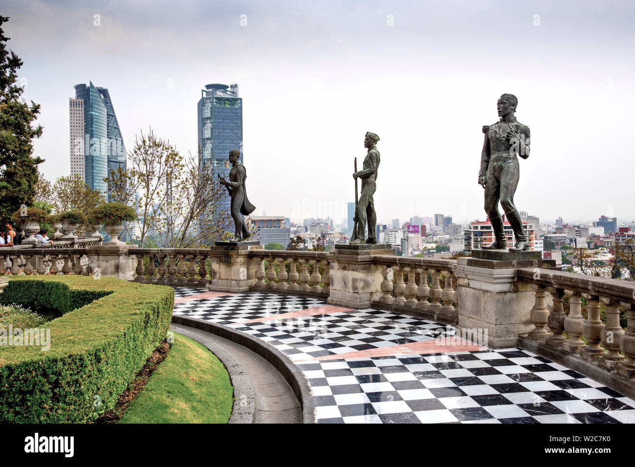 Mexico, Mexico City, Statues of Los Ninos Heroes, Chapultepec Castle, National Museum of History, Chapultepec Hill, Six Young Cadets Died Defending Chapultepec Castle During the Mexican-American War, Battle of Chapultepec Stock Photo