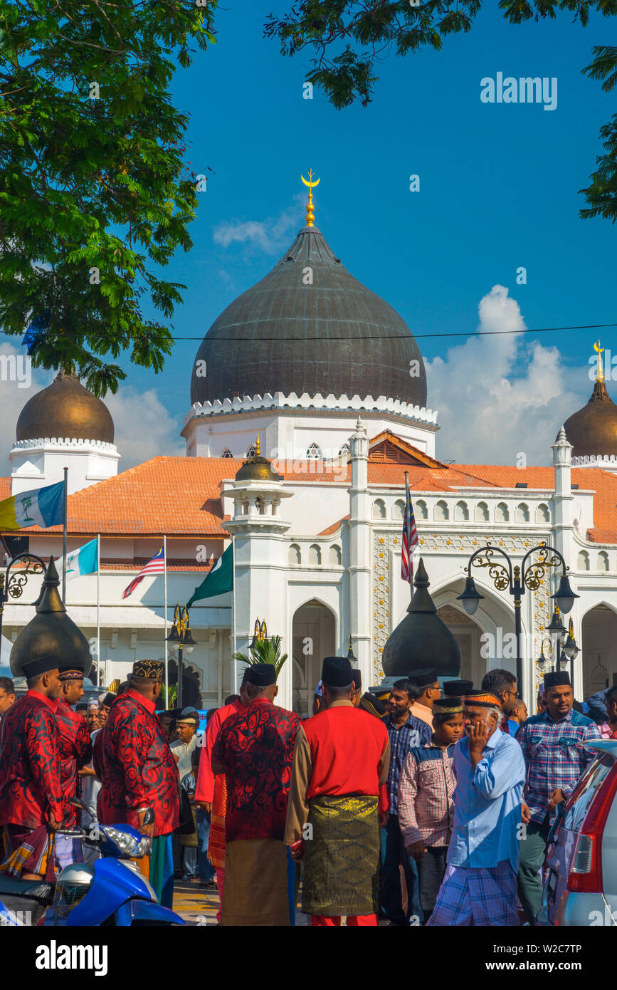 Malaysia, Penang, Georgetown, Jalan Masjid Kapitan Keling (Pitt Street), Kapitan Keling Mosque (Masjid Kapitan Kelling), Eid Celebrations (Hari Raya Aidilfitri) Stock Photo