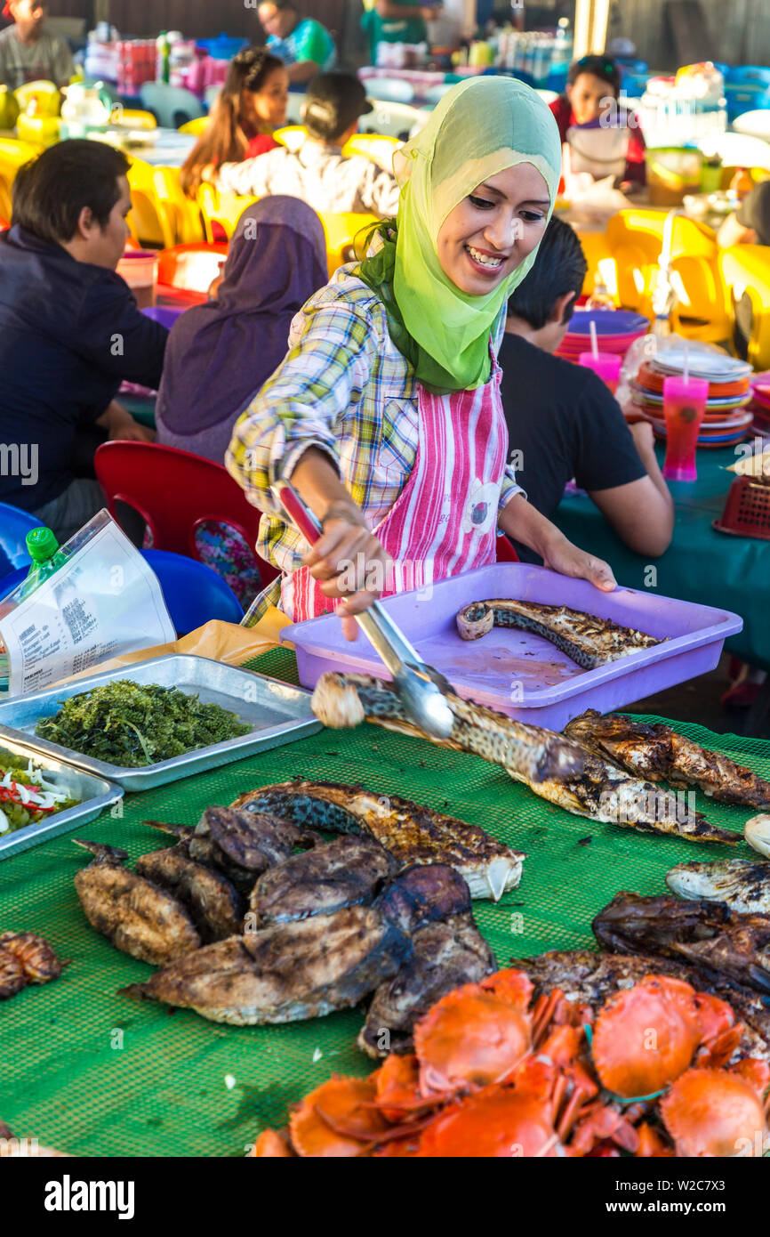 Crabs & barbecued fish, restaurant, night food market, Kota Kinabalu, Sabah, Borneo, Malaysia Stock Photo