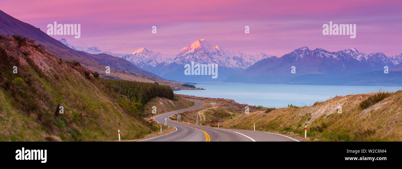 Mount Cook (Aoraki) illuminated at sunset, Lake Pukaki, Mackenzie Country, Canterbury, South Island, New Zealand Stock Photo