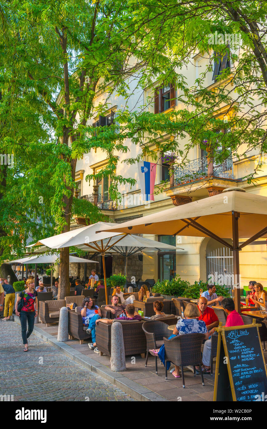 Slovenia, Ljubljana, Old Town, Cankarevo nabrezje beside Ljubljanica River, Cafes Stock Photo