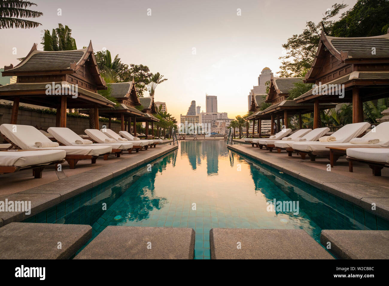 Swimming pool at the Peninsula Hotel, Riverside, Bangkok, Thailand Stock Photo