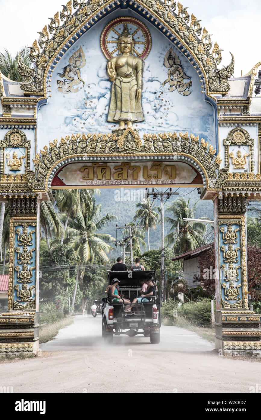 Tourists on tour of Wat Samret, Koh Samui, Thailand Stock Photo