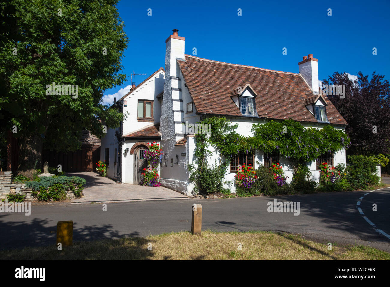UK, England, Warwickshire, Stratford-upon-Avon, A picturesque house in Shottery Village Stock Photo