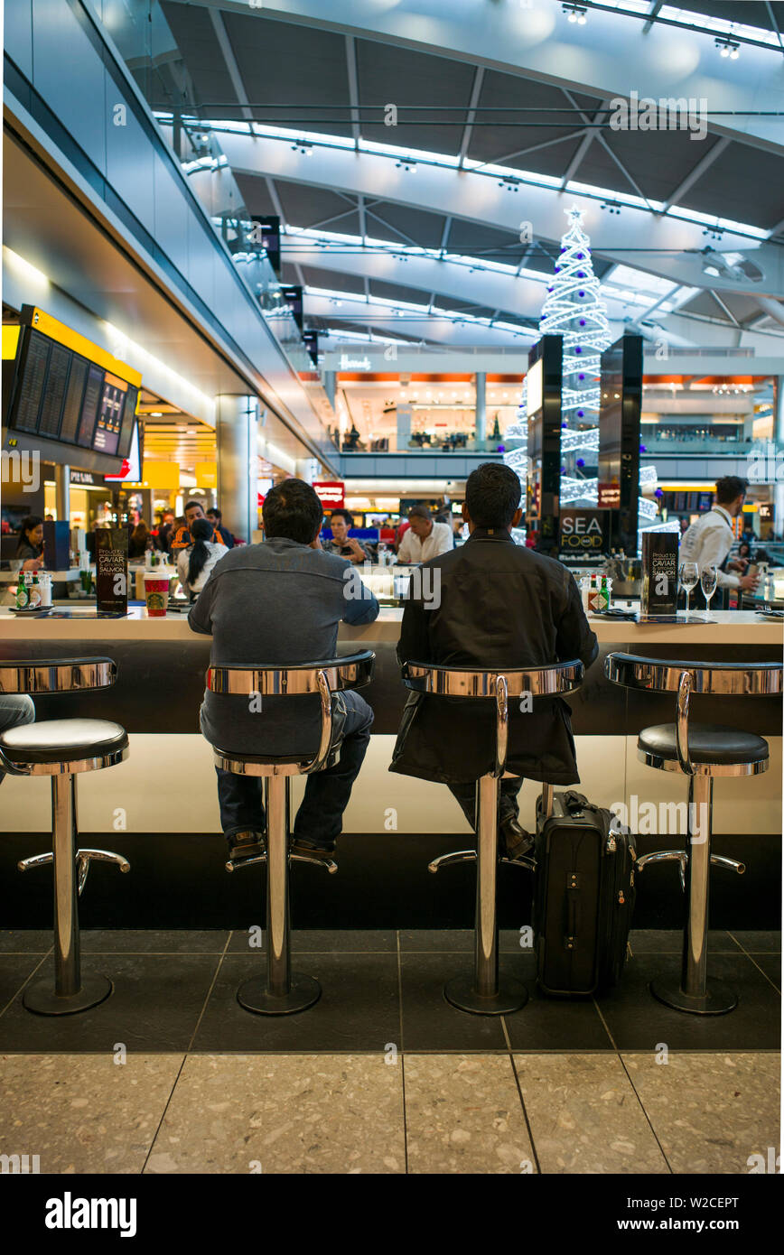 England, London, Heathrow International Airport, Terminal 5, travelers Stock Photo