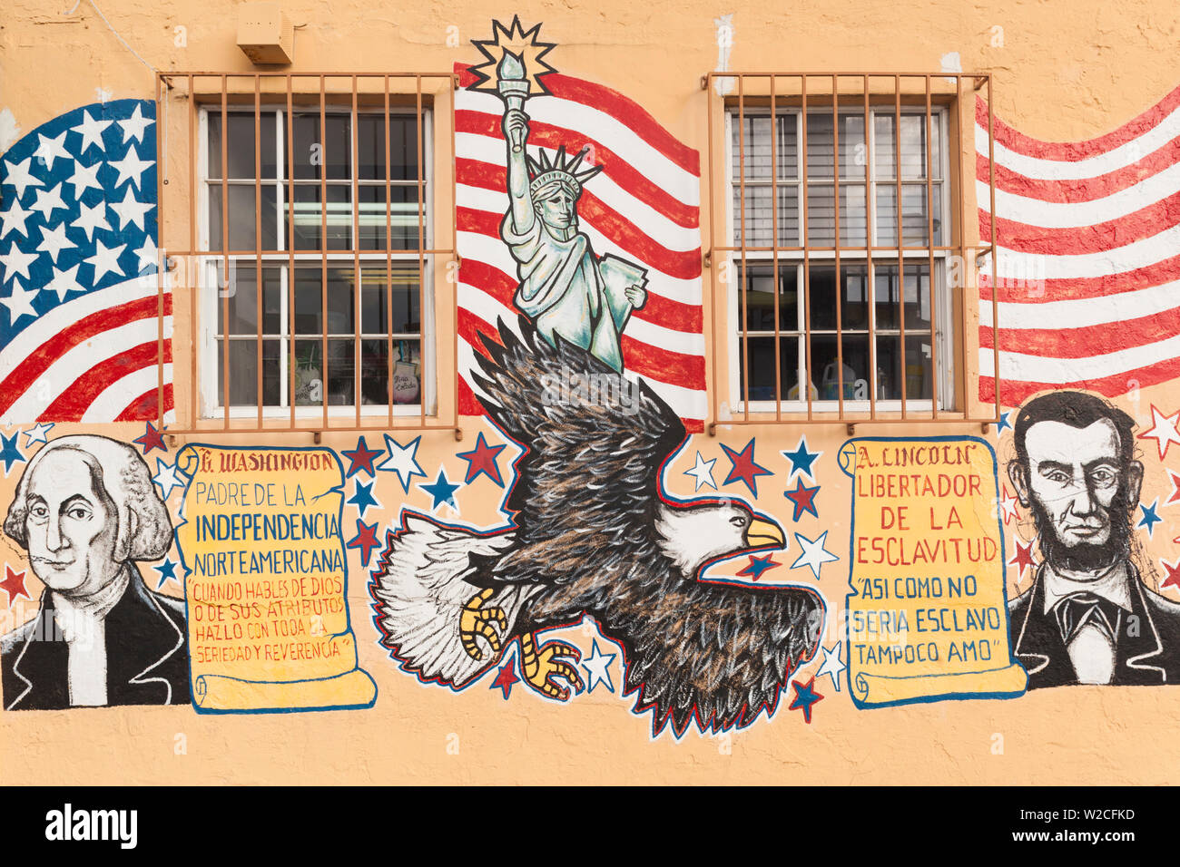 USA, Florida, Miami, Little Havana, Calle Ocho, SW 8th Street, wall mural with George Washington and Abraham Lincoln Stock Photo